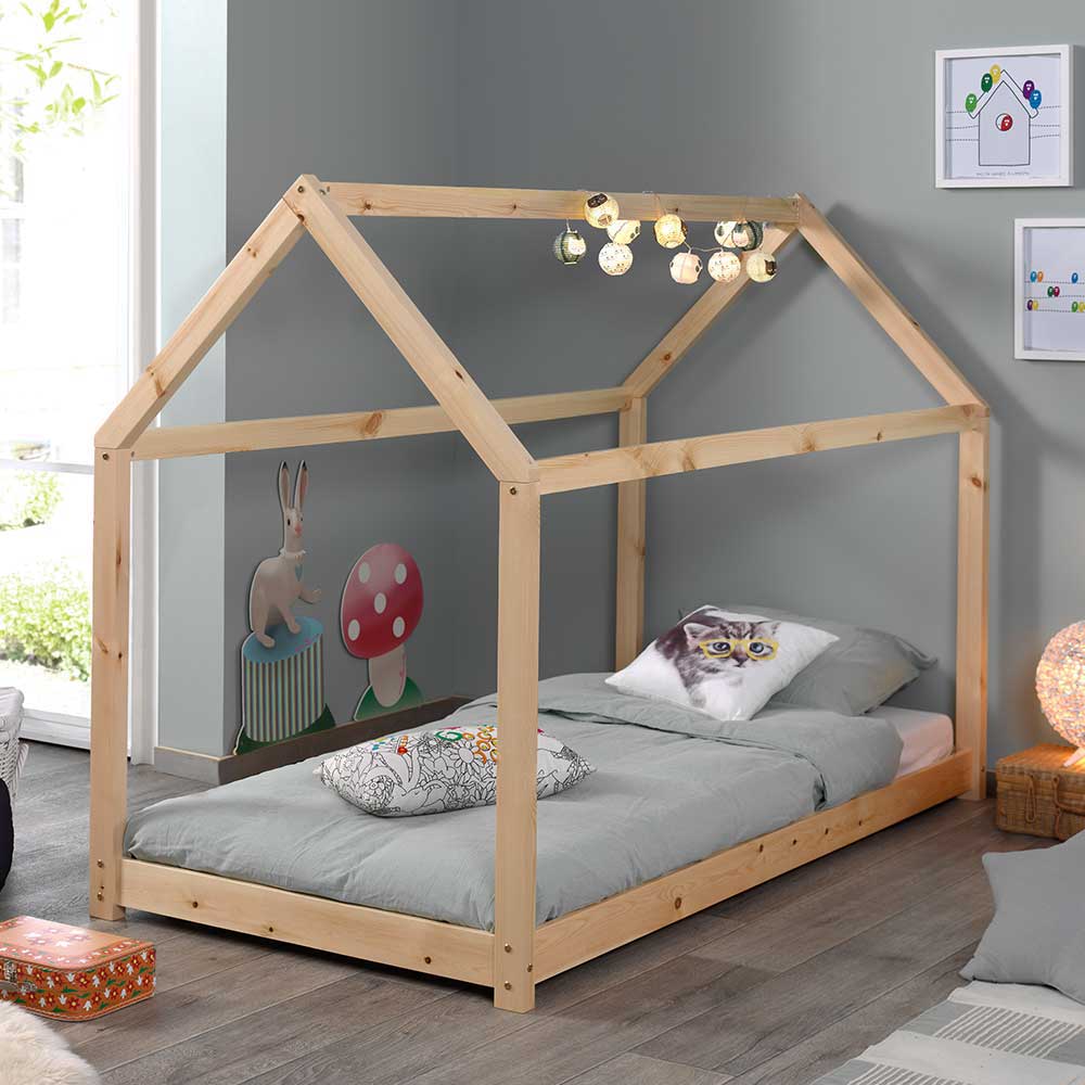 Kinderzimmerbett Udot aus Massivholz in Hausform