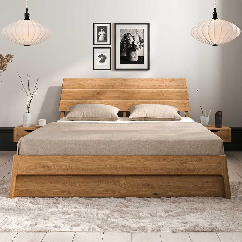 Doppelbett Rigunac aus Wildeiche Massivholz in modernem Design