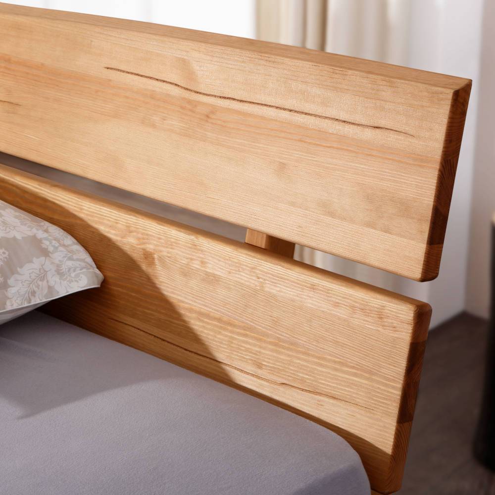 Doppel Bett Nikosai I aus Kiefer Massivholz mit Kufengestell aus Holz